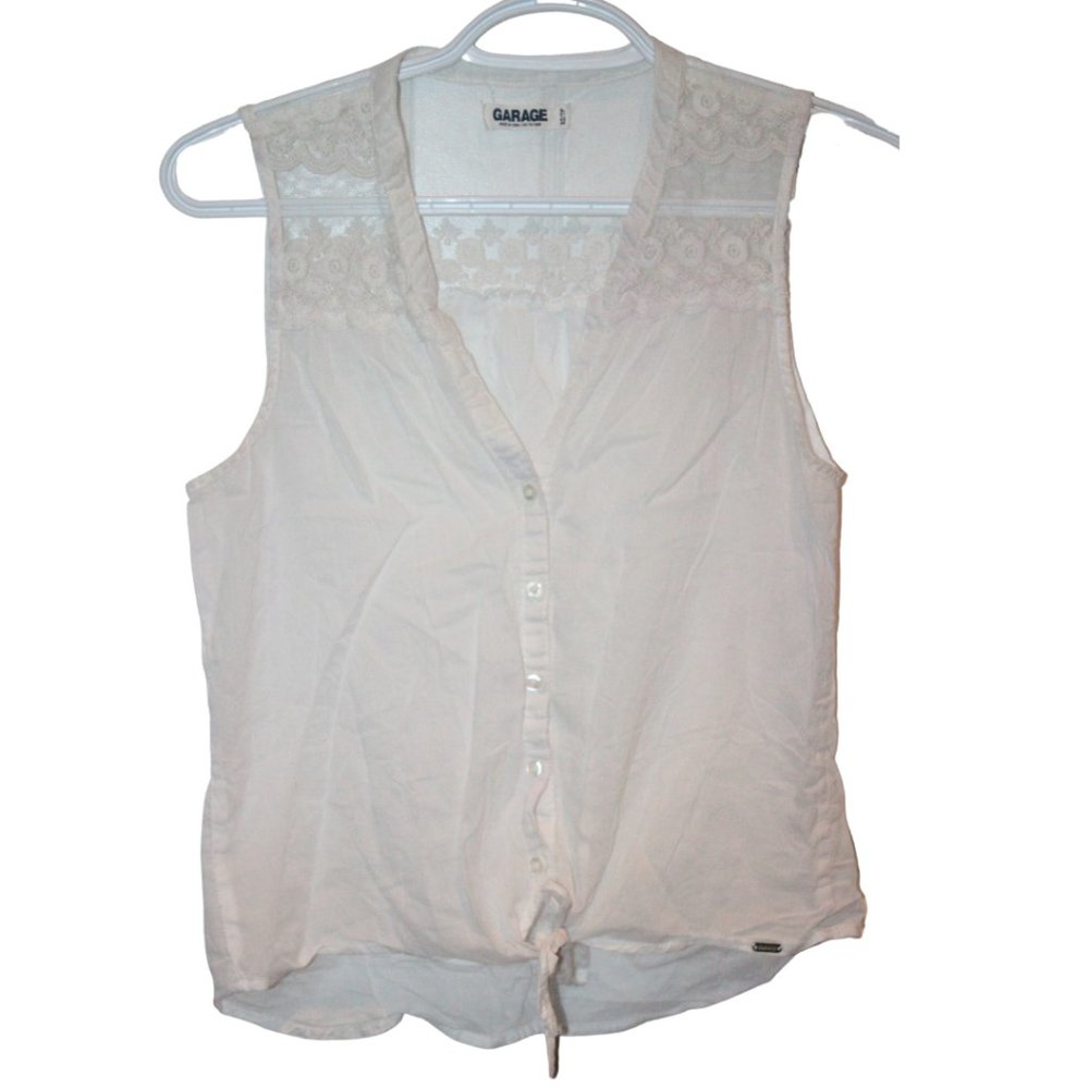 3/$20 🏷 Garage White Blouse Tank Size XS Lace Accent